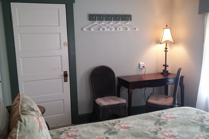 Island Guest House B & B
