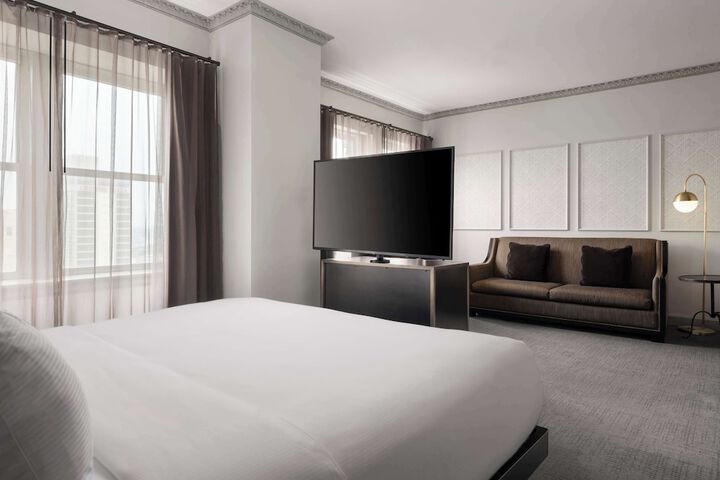 Hotel Phillips Kansas City Curio Collection by Hilton