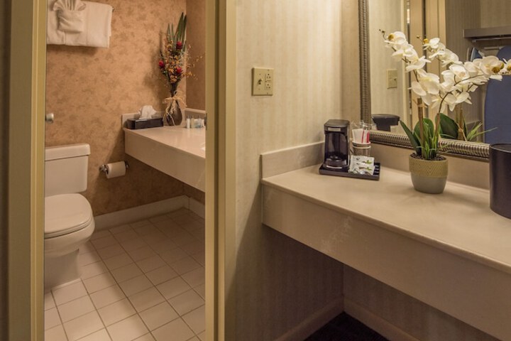 Room 32 of 101