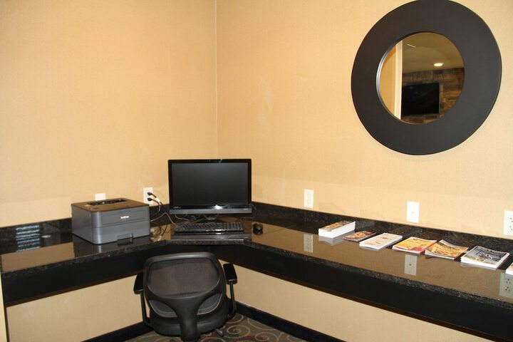 Business Center 54 of 56