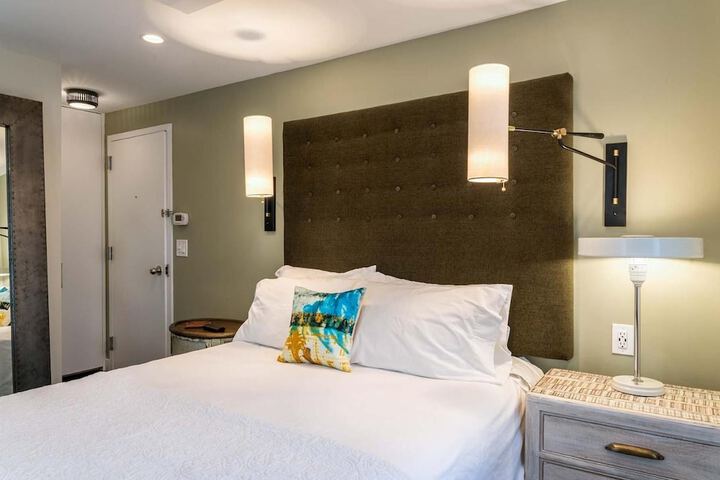 Room 9 of 25