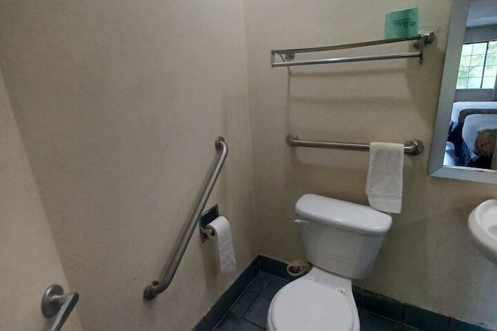 Room 21 of 21