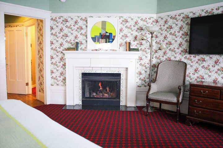 Room 27 of 38