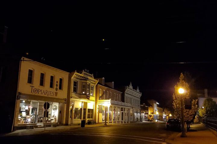 Historic Iron Horse Inn
