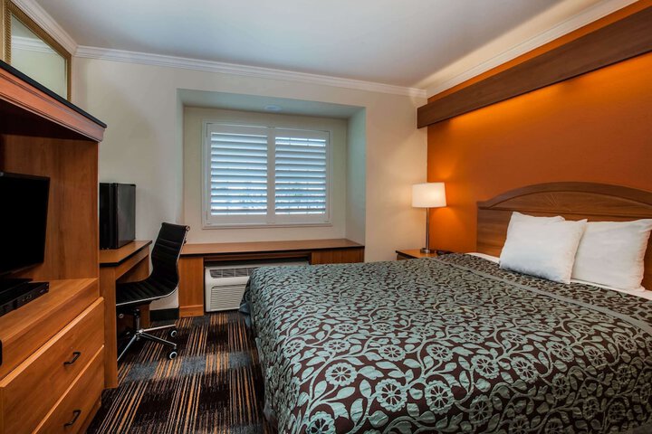 Room 5 of 14