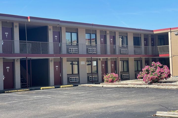 Hotel 4 of 25