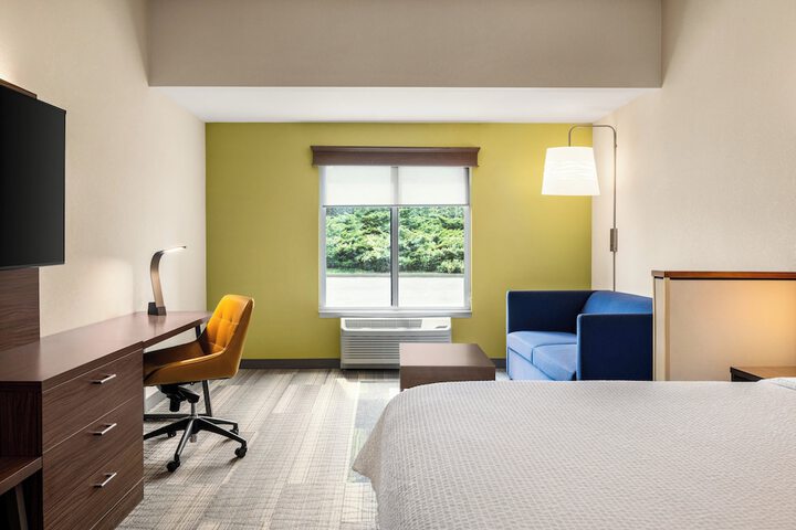 Holiday Inn Express & Suites Hagerstown by IHG