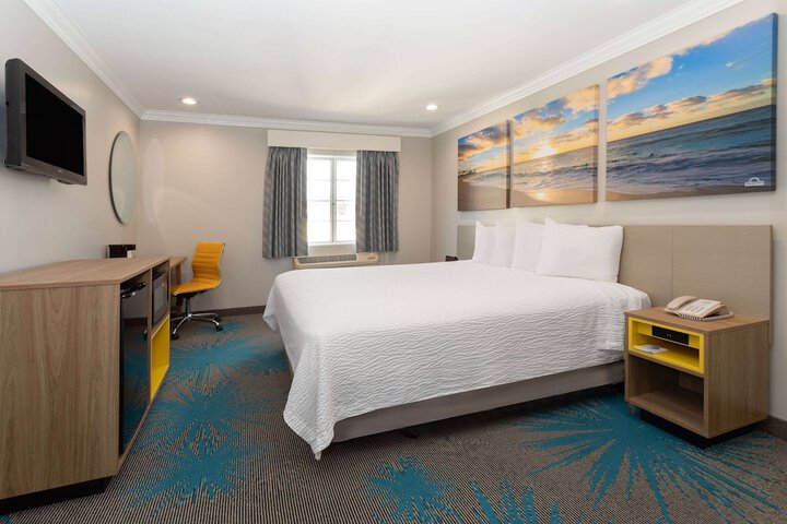 Room 70 of 79