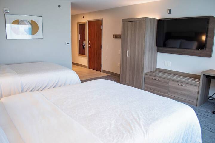 Holiday Inn Express and Suites Mason City by IHG