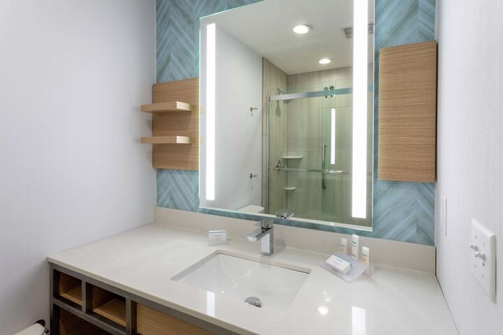 Room 12 of 27