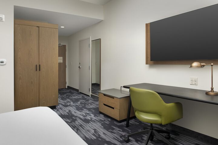 Room 28 of 39