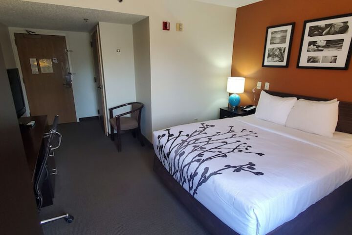 Room 44 of 61