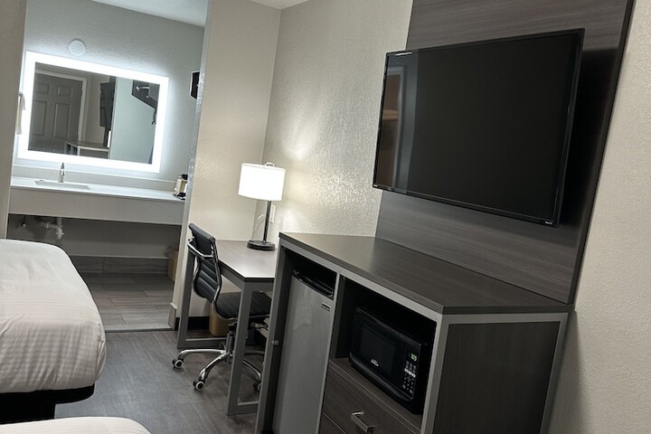 Room 18 of 22