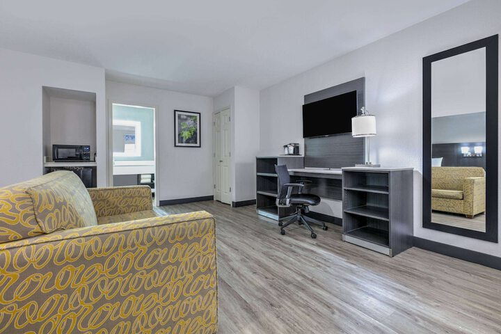 Room 41 of 102