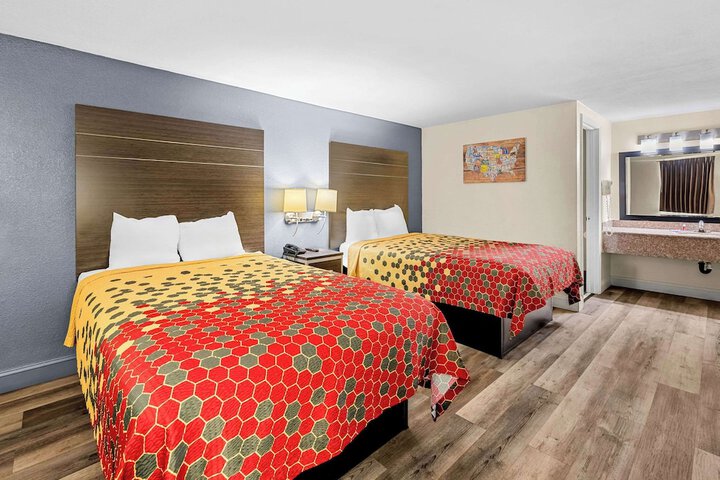 Room 6 of 24