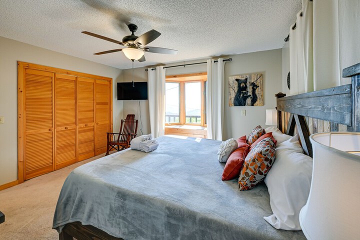 Cullowhee Mountain Retreat w / Deck and Fire Pit!