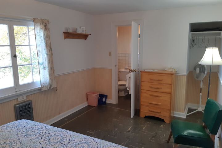 Room 42 of 215