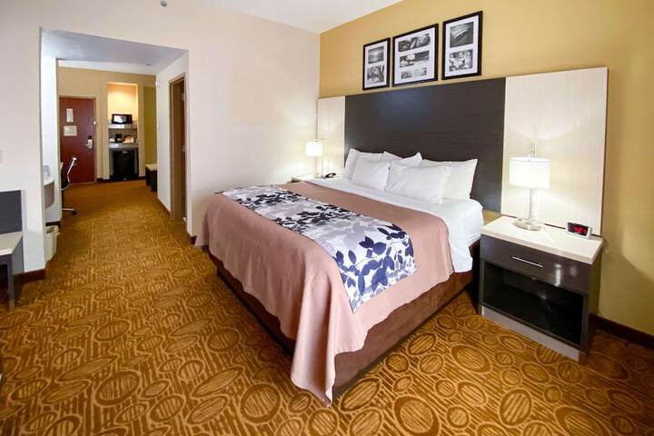 Room 10 of 24