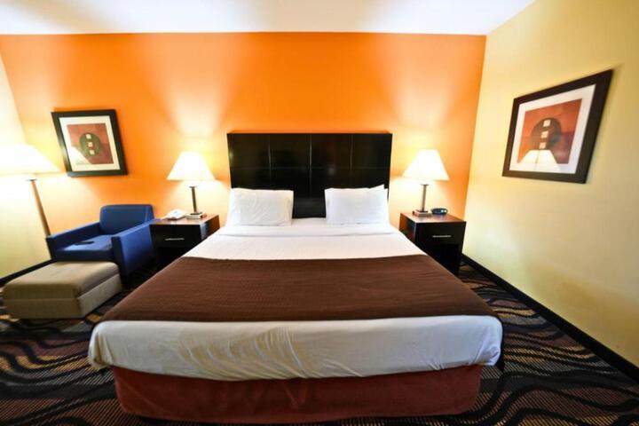 Rock Island Inn & Suites Streator IL
