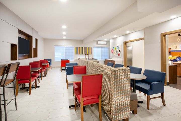 Holiday Inn Express & Suites Lincoln City by IHG