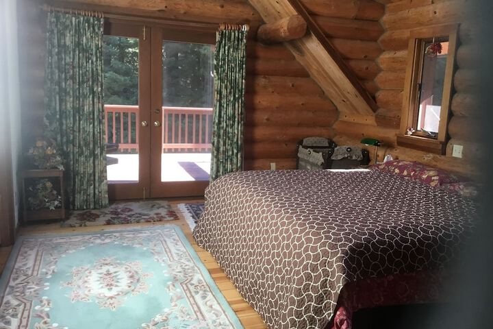 Room 9 of 12
