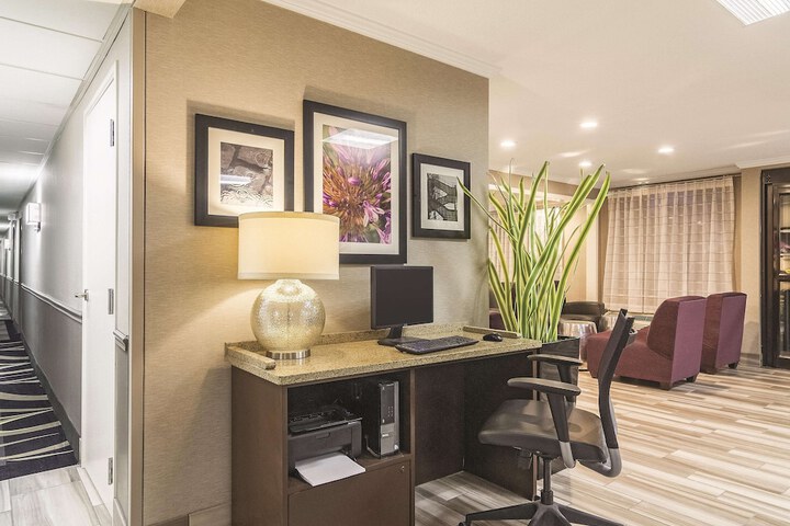 Business Center 28 of 28