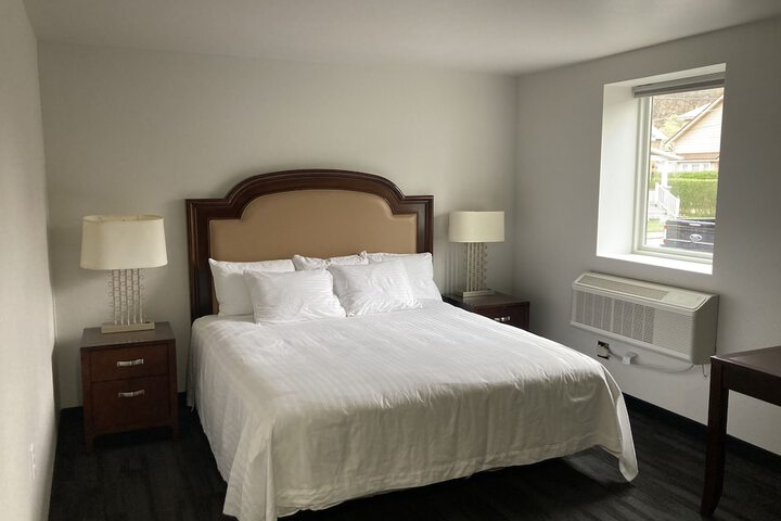 Room 5 of 18