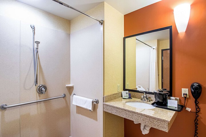 Sleep Inn & Suites Madison - Monona