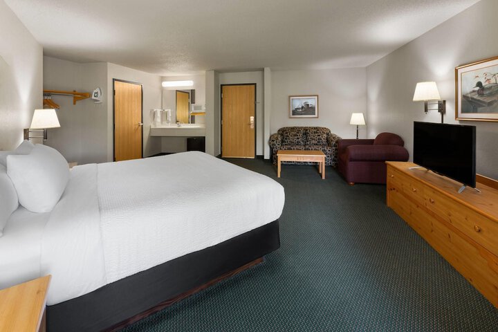 Shell Lake Lodge a Travelodge by Wyndham