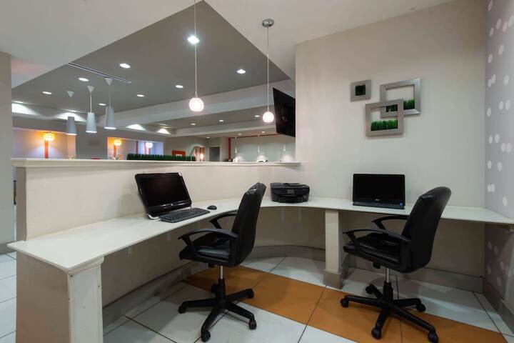 Business Center 37 of 37