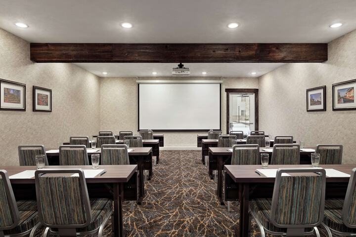 Homewood Suites by Hilton Syracuse / Liverpool