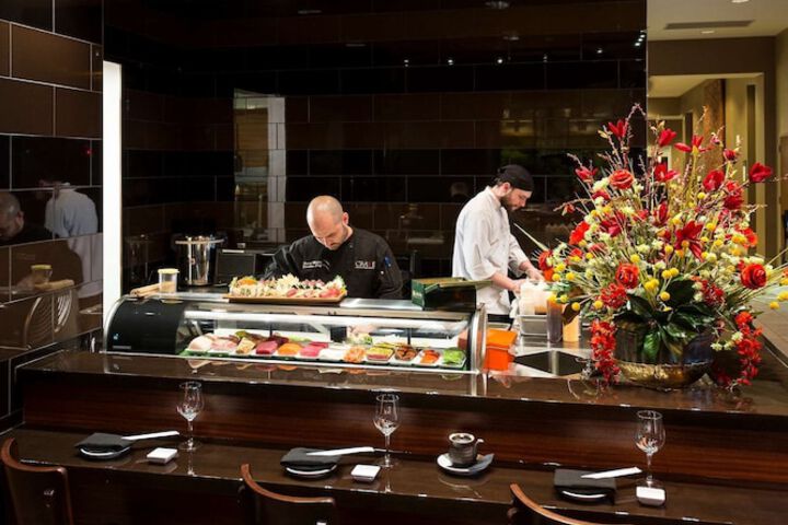 Dining 53 of 60