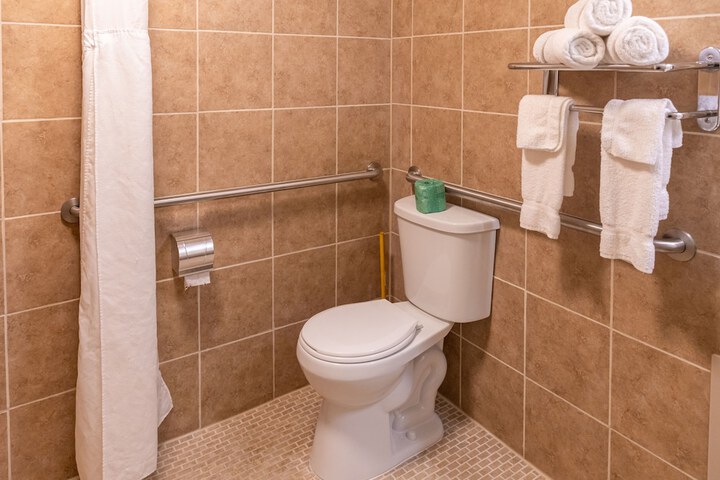 Room 9 of 32