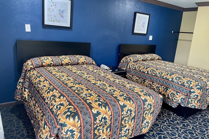 Room 9 of 13