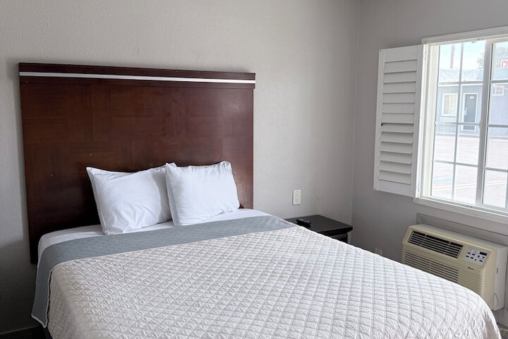 Town House Motel