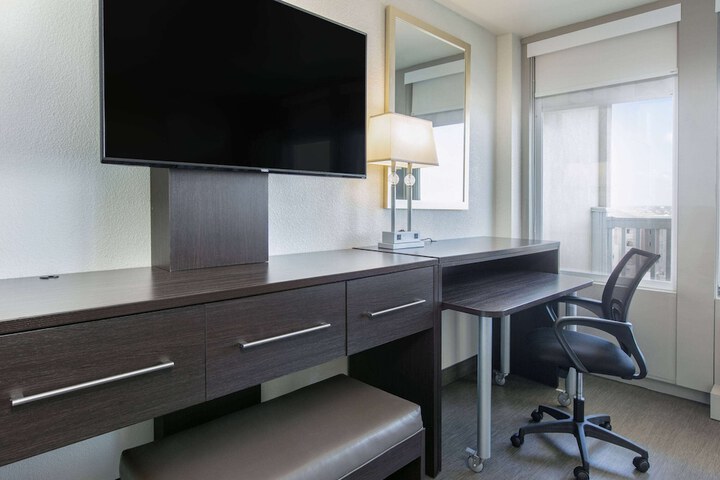 Room 34 of 60