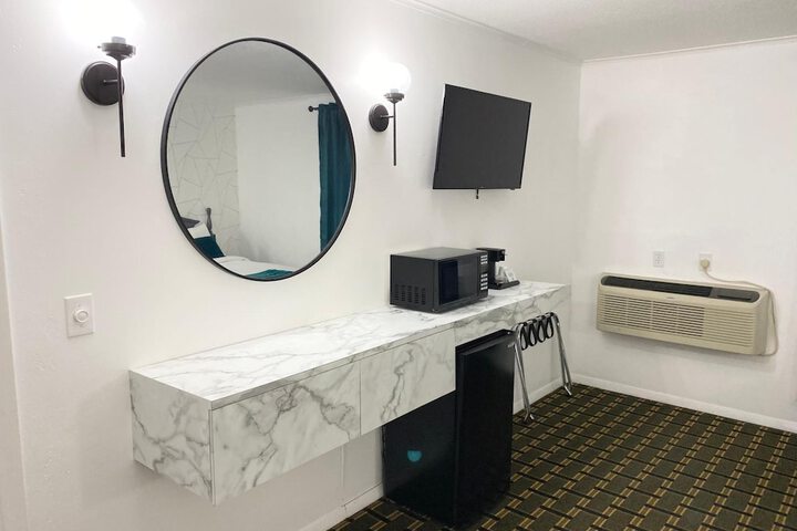 Room 18 of 30