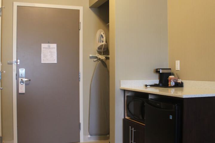 Room 17 of 27