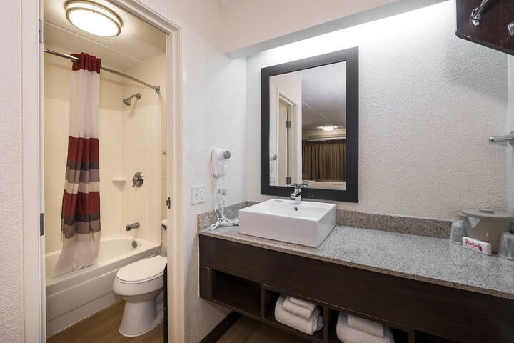 Room 9 of 26