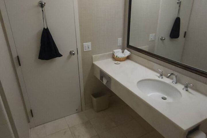 Room 30 of 62