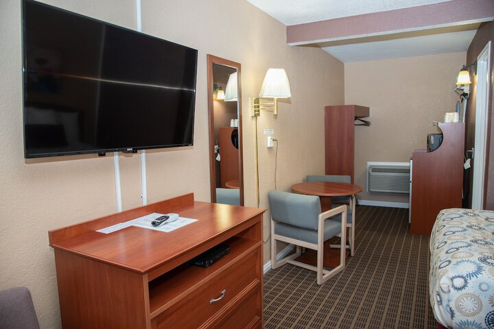 Room 32 of 48