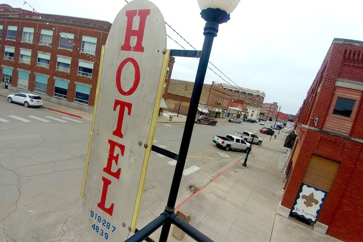 Hotel 6 of 101