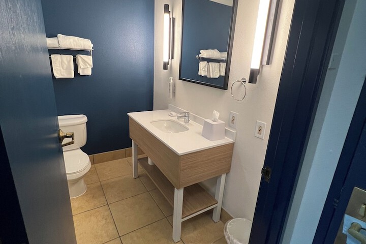 Room 32 of 41