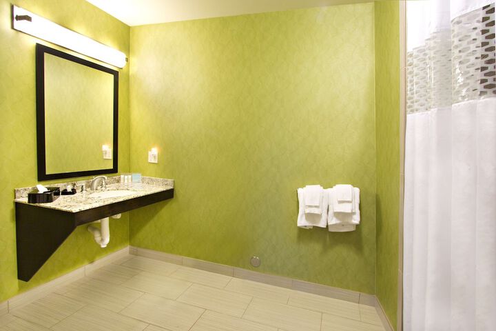 Room 32 of 66