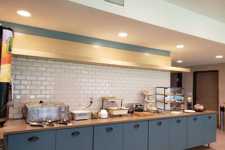Country Inn & Suites by Radisson Detroit Lakes