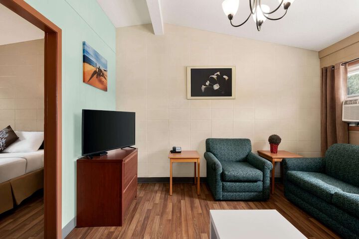 Room 26 of 38