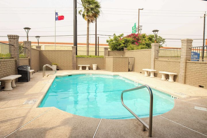 Pool 13 of 51