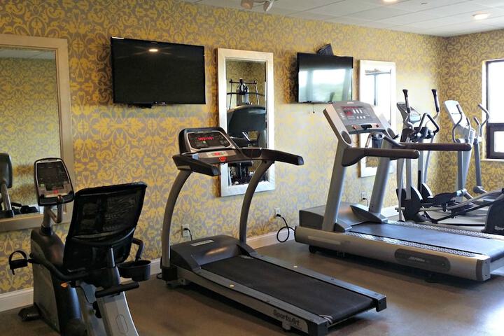 Holiday Inn Express Janesville - I-90 & US Hwy 14 by IHG
