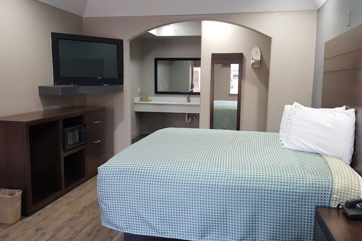 Room 30 of 53