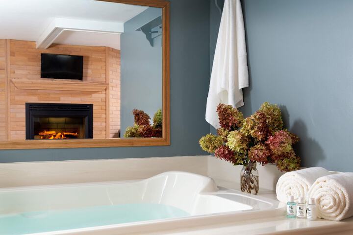 Hot Tub 46 of 57